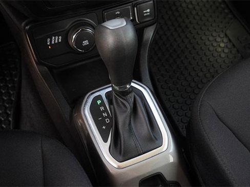 Certified 2022 Jeep Renegade Sport image 25