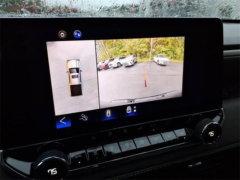 Used 2024 Chevrolet Colorado ZR2 w/ Technology Package image 17