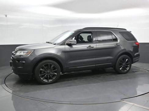 Used 2018 Ford Explorer XLT w/ Equipment Group 202A AWD/4WD image 7