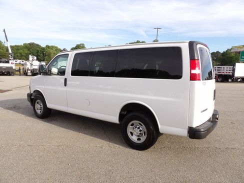 Used 2023 Chevrolet Express 3500 LS RWD image 4