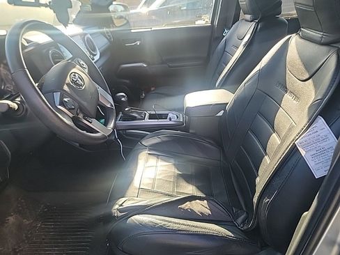 Certified 2022 Toyota Tacoma Limited image 3