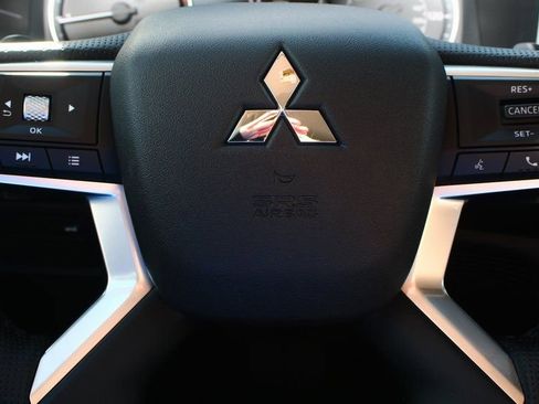 New 2026 Mitsubishi Outlander SE image 13