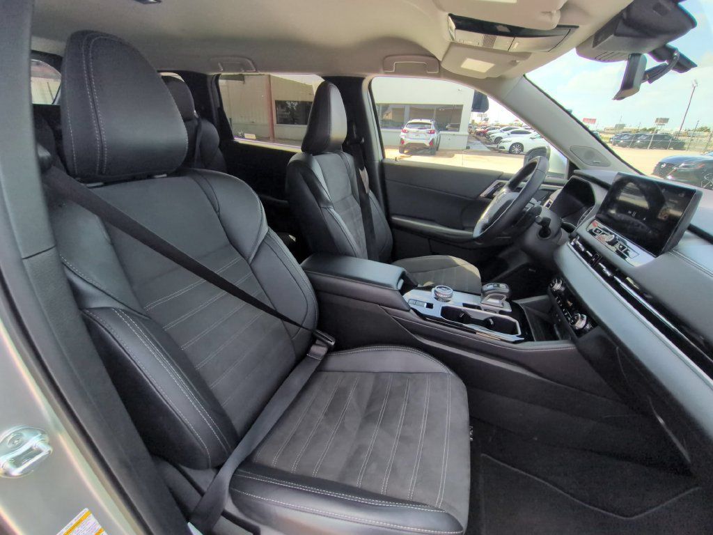 Used 2025 Mitsubishi Outlander SE AWD/4WD image 30