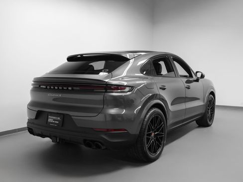 Certified 2026 Porsche Cayenne S AWD/4WD image 11