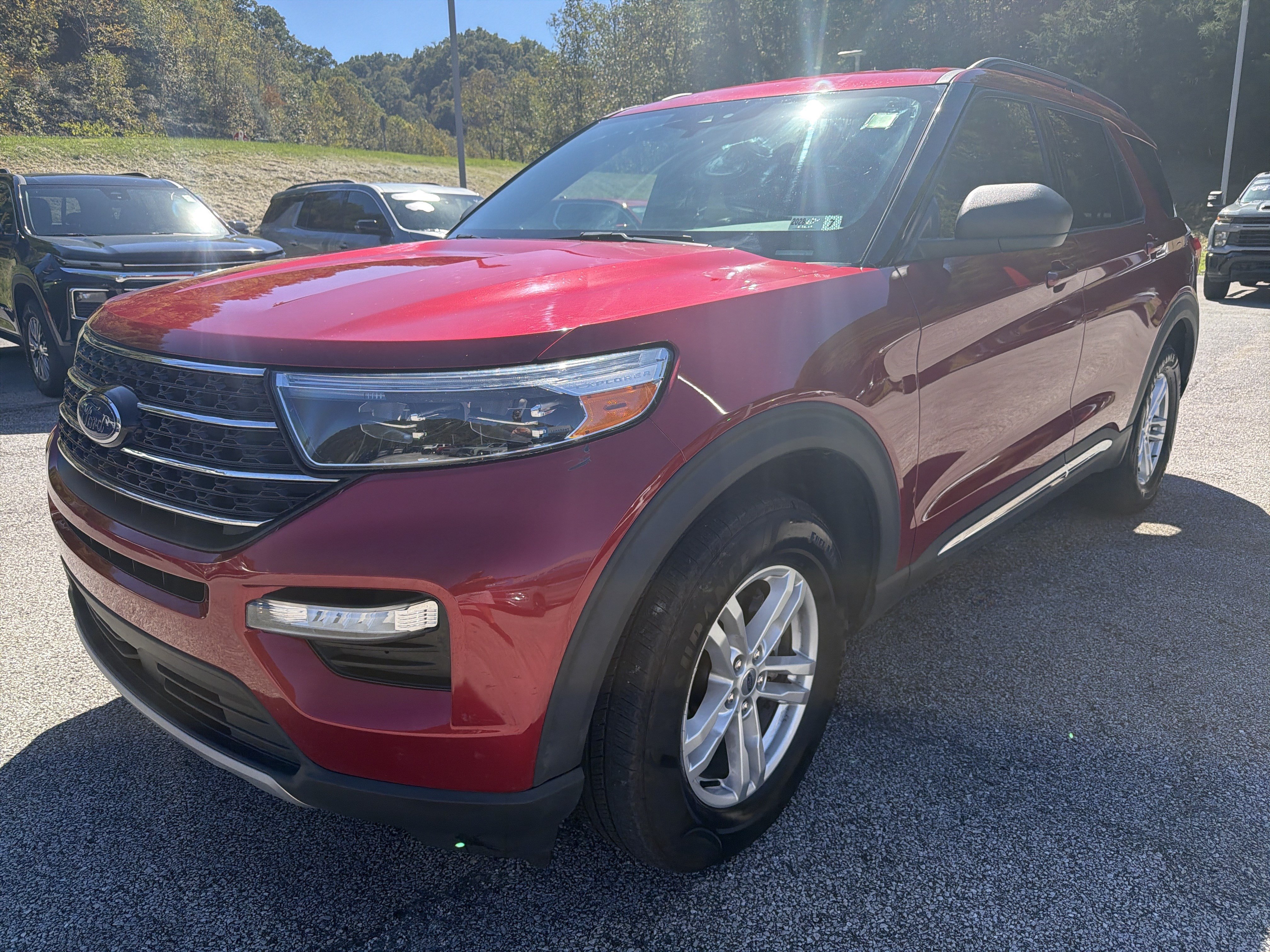 Used 2020 Ford Explorer XLT w/ Equipment Group 202A AWD/4WD image 4