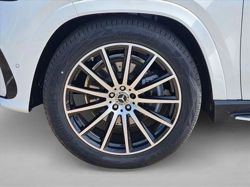 New 2026 Mercedes-Benz GLS 580 4MATIC image 18