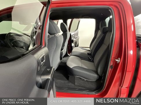 Used 2022 Toyota Tacoma TRD Sport w/ Technology Package image 13