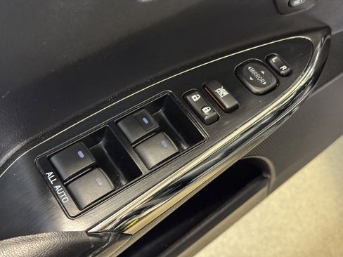 Used 2016 Toyota Avalon Limited image 9