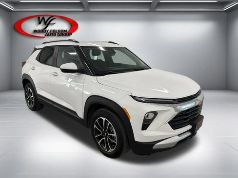 Used 2024 Chevrolet TrailBlazer LT w/ LT Cold Weather Package FWD image 3