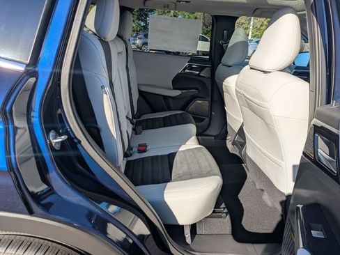 New 2025 Mitsubishi Outlander SE image 31