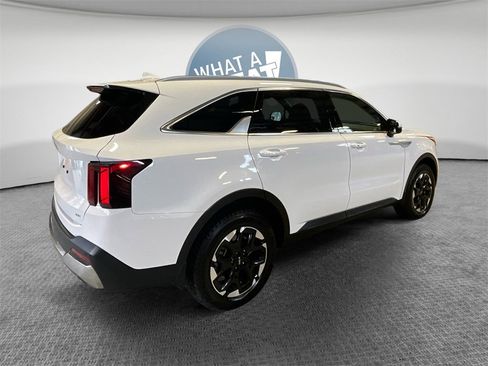Certified 2024 Kia Sorento S w/ Panoramic Sunroof Package image 3