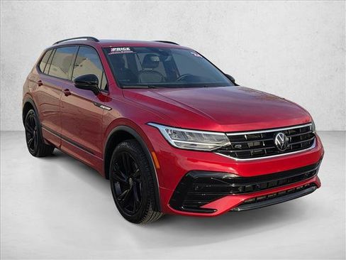 Certified 2024 Volkswagen Tiguan SE R-Line image 3