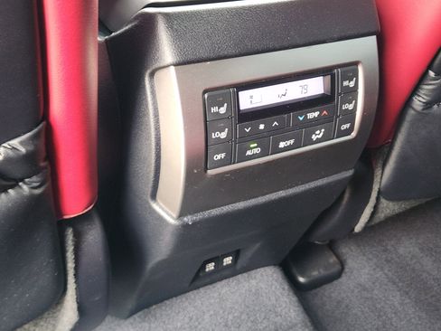 Used 2022 Lexus GX 460 Luxury w/ Off Road Package image 35