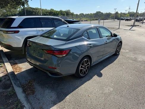 Used 2024 Nissan Sentra SR FWD image 3
