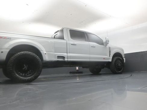 Used 2025 Ford F350 Platinum w/ FX4 Off-Road Package image 39