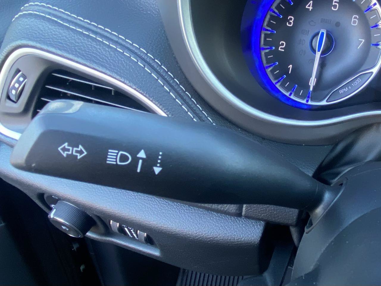 Used 2025 Chrysler Pacifica Select AWD/4WD image 18