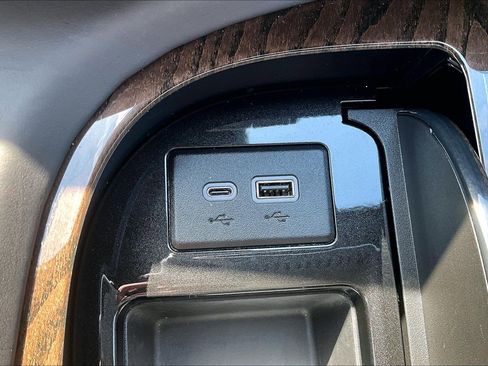 Used 2023 Cadillac Escalade Premium Luxury Platinum image 16