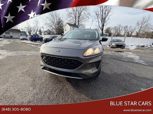 Used 2022 Ford Escape SE image 1