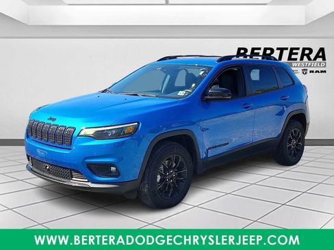 Certified 2023 Jeep Cherokee Altitude Lux image 3