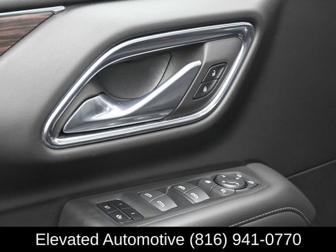 Used 2023 Chevrolet Tahoe Z71 w/ Luxury Package AWD/4WD image 20