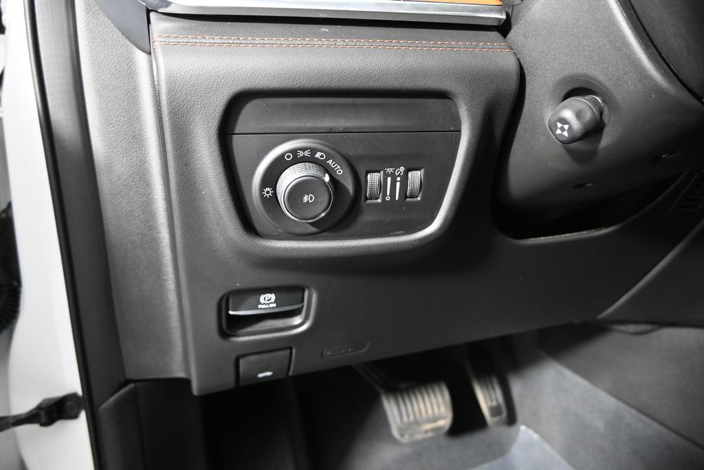 Used 2023 Jeep Grand Cherokee L Summit AWD/4WD image 25