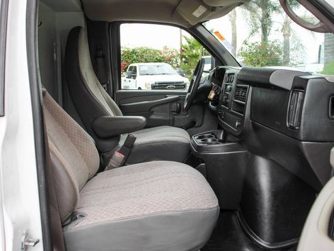 Used 2012 GMC Savana 3500 image 30