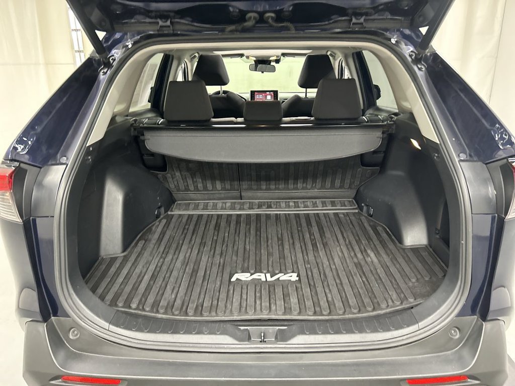Used 2020 Toyota RAV4 XLE w/ Convenience Package AWD/4WD image 22