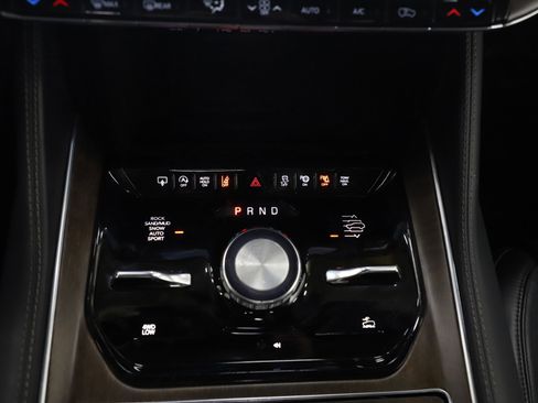 Used 2024 Jeep Grand Wagoneer L 4WD image 28