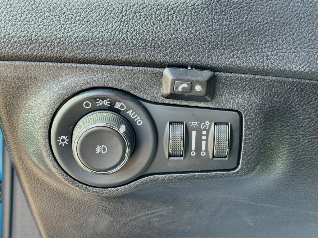 Used 2020 Jeep Compass Latitude w/ Popular Equipment Group FWD image 10
