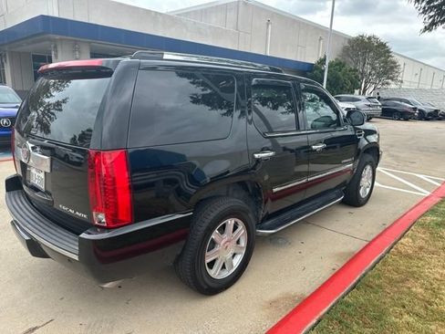 Used 2009 Cadillac Escalade AWD image 3