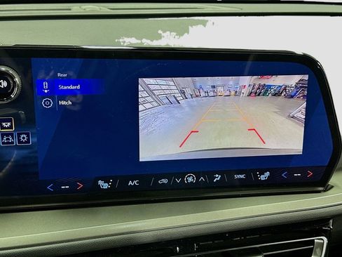 New 2026 Chevrolet Traverse LT w/ Sun and Wheel Package FWD image 15