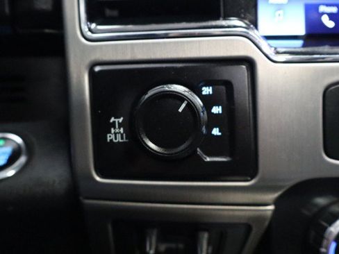 Used 2022 Ford F250 Platinum w/ FX4 Off-Road Package AWD/4WD image 45