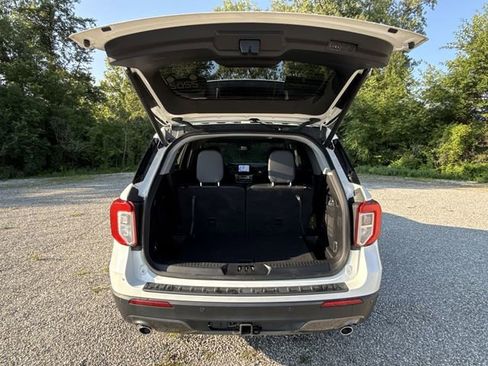 Used 2022 Ford Explorer XLT w/ Equipment Group 202A image 30