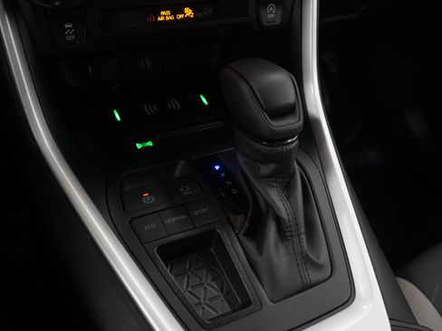 Used 2024 Toyota RAV4 XLE image 24