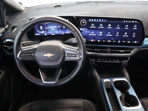 Used 2024 Chevrolet Equinox EV LT FWD image 11