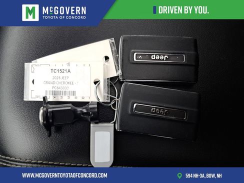 Used 2023 Jeep Grand Cherokee Limited w/ Black Appearance Package AWD/4WD image 32