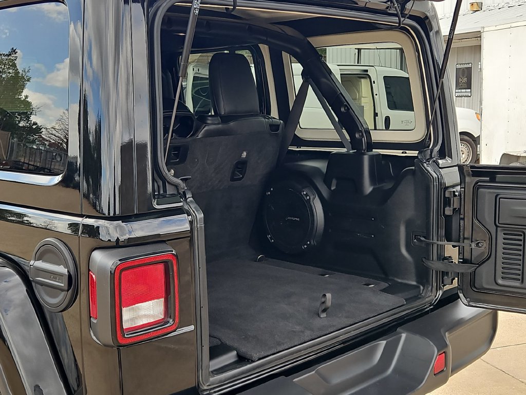 Used 2021 Jeep Wrangler Unlimited Sahara AWD/4WD image 34