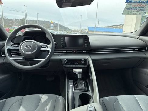Used 2023 Hyundai Elantra SEL w/ Cargo Package FWD image 7