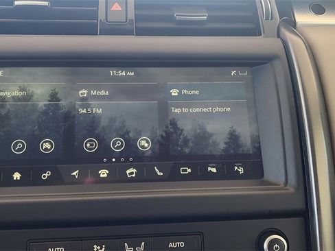 Used 2020 Land Rover Discovery Landmark image 36