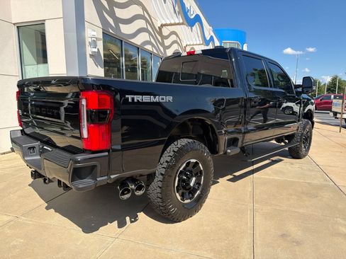 Used 2026 Ford F250 Platinum w/ Tremor Off-Road Package AWD/4WD image 4
