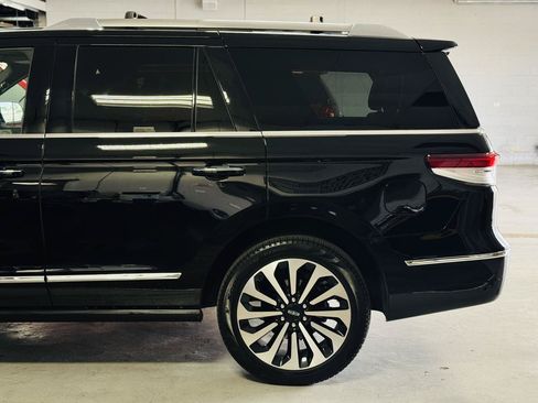 Used 2024 Lincoln Navigator Reserve AWD/4WD image 8