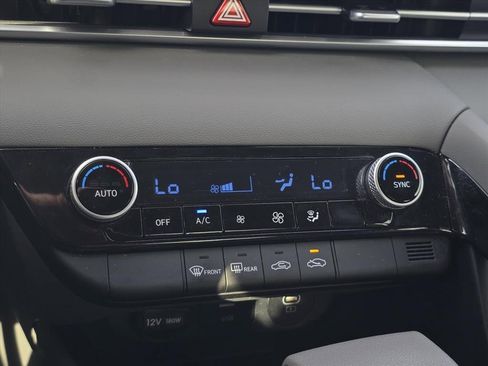 Used 2025 Hyundai Elantra Blue image 24