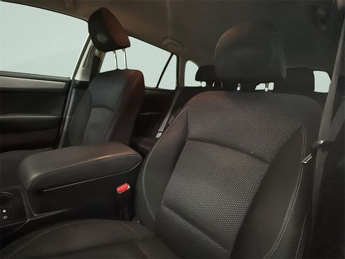 Used 2018 Subaru Outback 2.5i Premium image 8