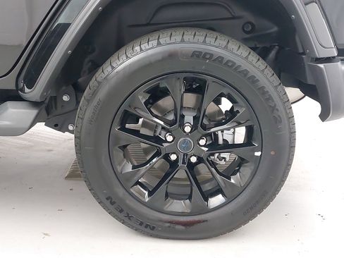 Used 2025 Jeep Wrangler Unlimited Sahara AWD/4WD image 33