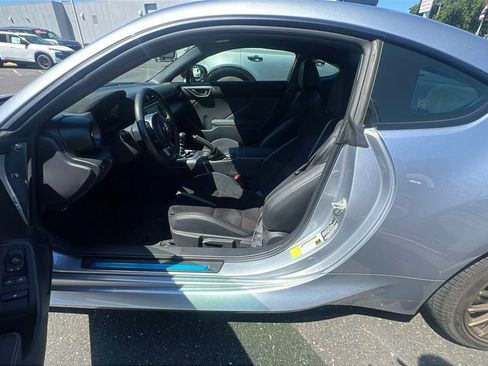 Used 2025 Toyota GR86 Premium w/ ALL Weather Mat Package (TMS) RWD image 3