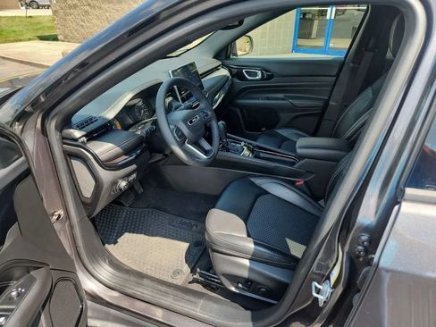 Used 2023 Jeep Compass Latitude w/ Convenience Group AWD/4WD image 9