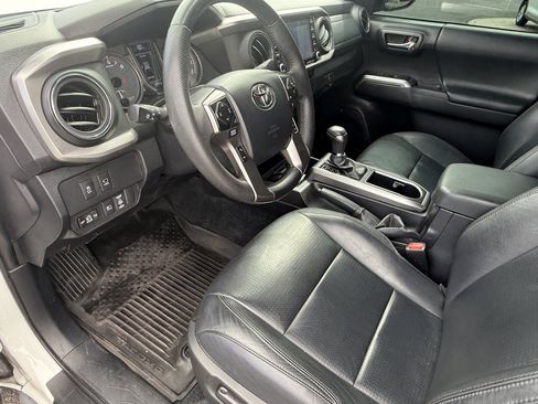 Used 2023 Toyota Tacoma Limited AWD/4WD image 10