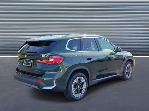 Used 2023 BMW X1 xDrive28i w/ Convenience Package AWD/4WD image 3