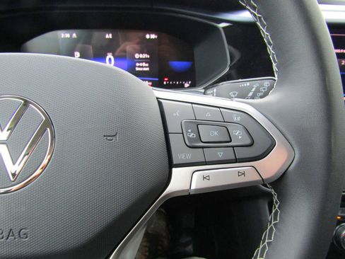 New 2024 Volkswagen Taos SE image 19