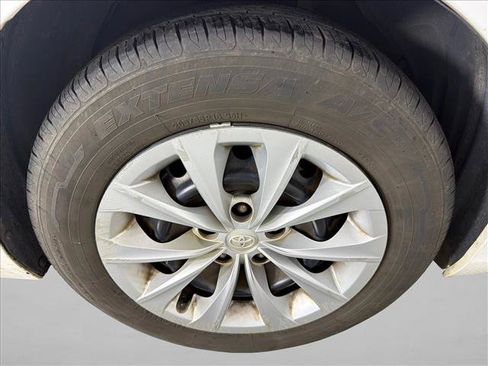 Used 2017 Toyota Camry LE FWD image 12